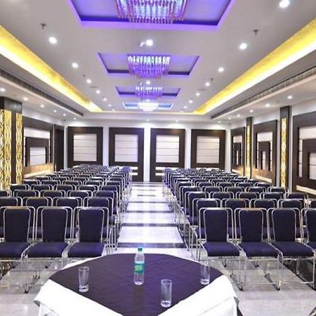 Hotel Seven Hills Tower Агра Экстерьер фото