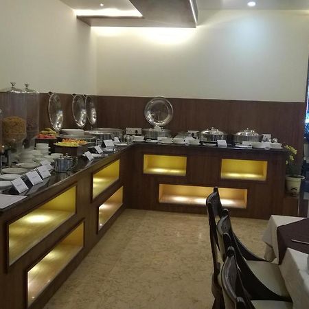 Hotel Seven Hills Tower Агра Экстерьер фото