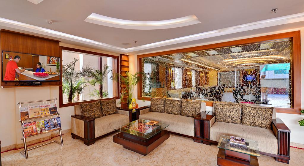 Hotel Seven Hills Tower Агра Экстерьер фото