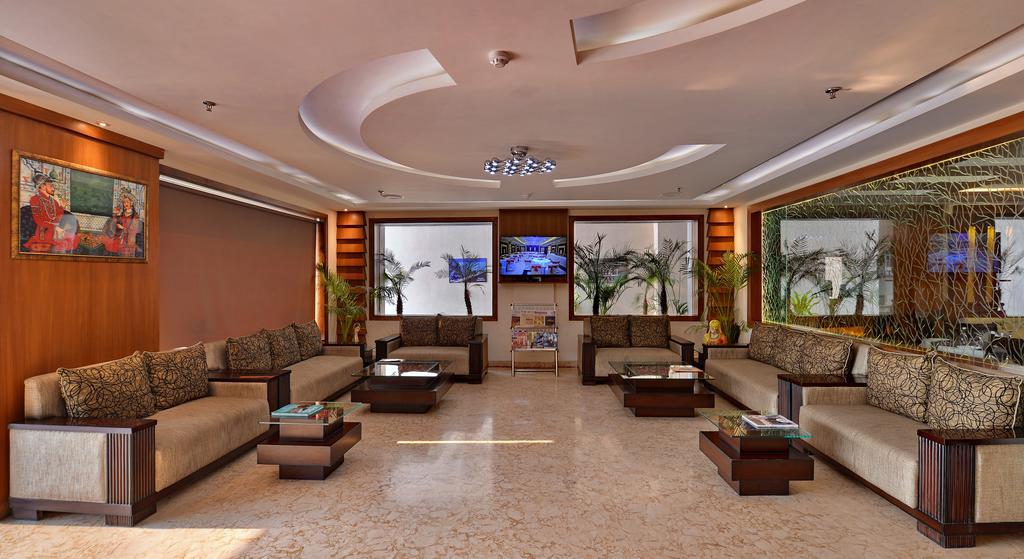 Hotel Seven Hills Tower Агра Экстерьер фото