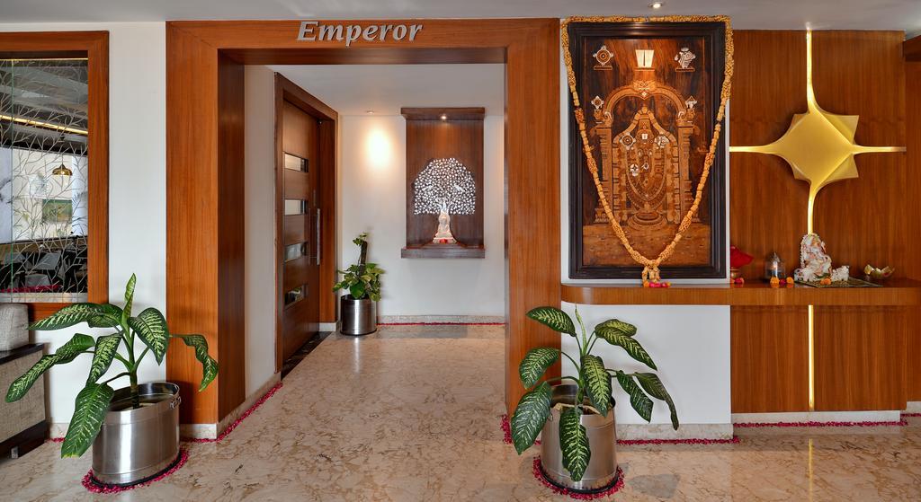 Hotel Seven Hills Tower Агра Экстерьер фото
