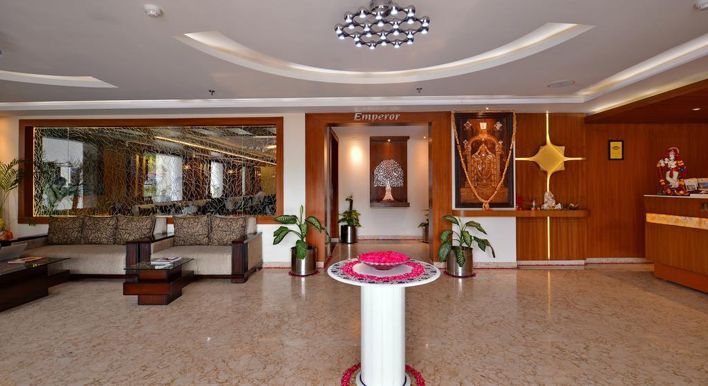 Hotel Seven Hills Tower Агра Экстерьер фото