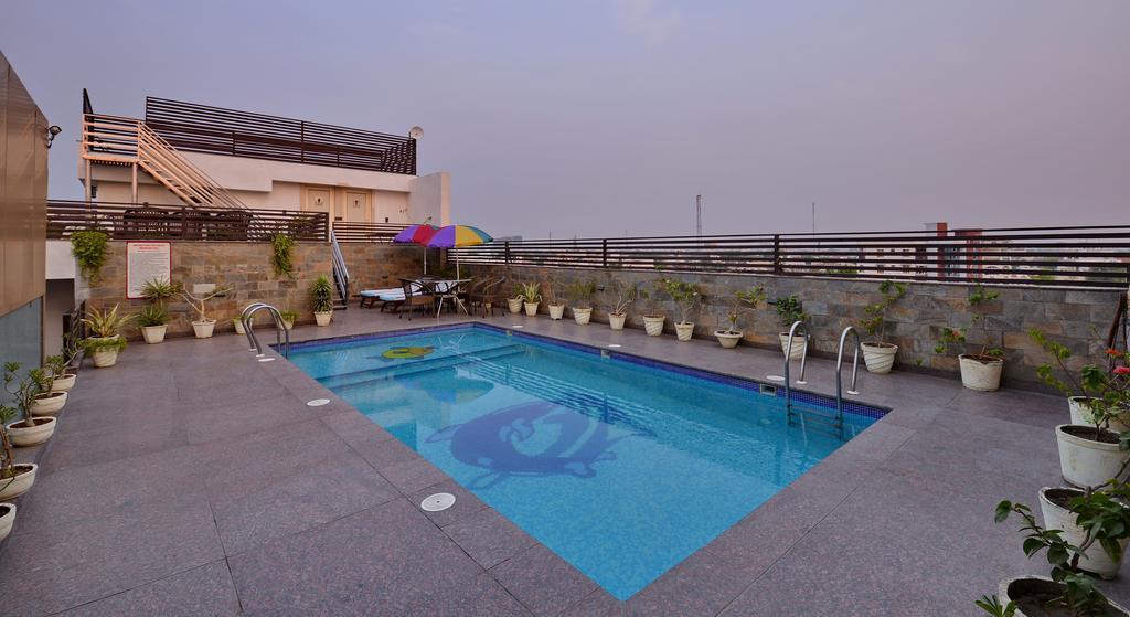Hotel Seven Hills Tower Агра Экстерьер фото