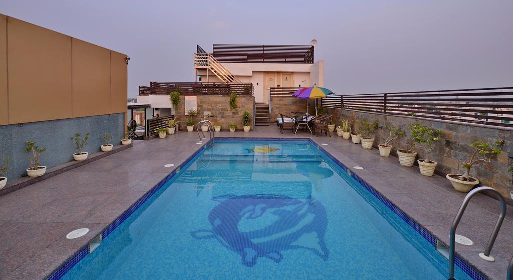 Hotel Seven Hills Tower Агра Экстерьер фото