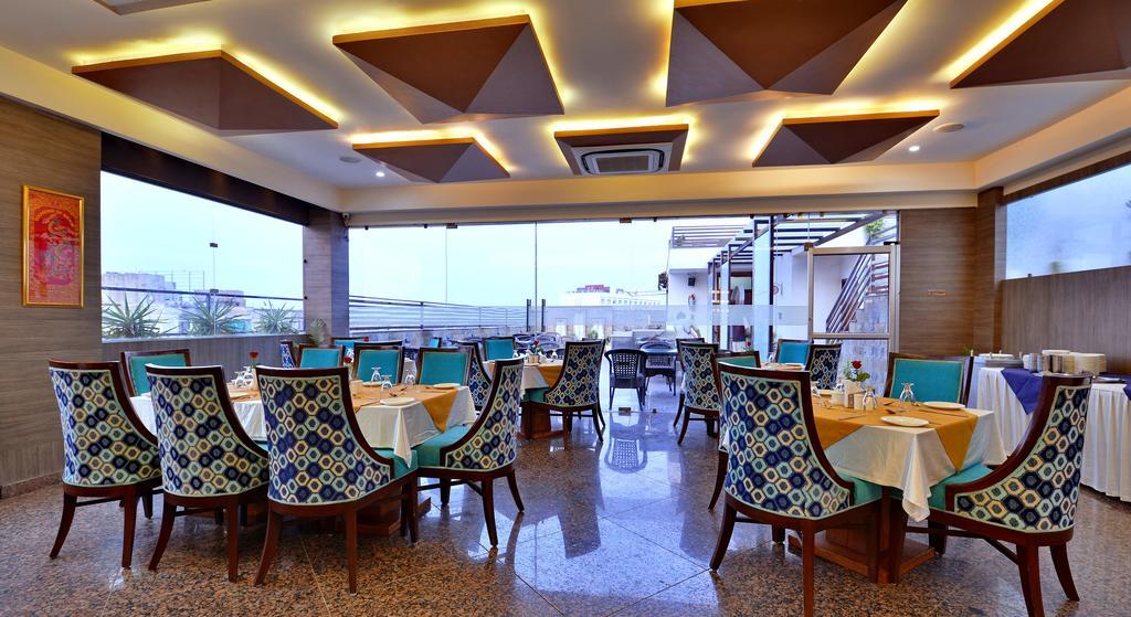 Hotel Seven Hills Tower Агра Экстерьер фото