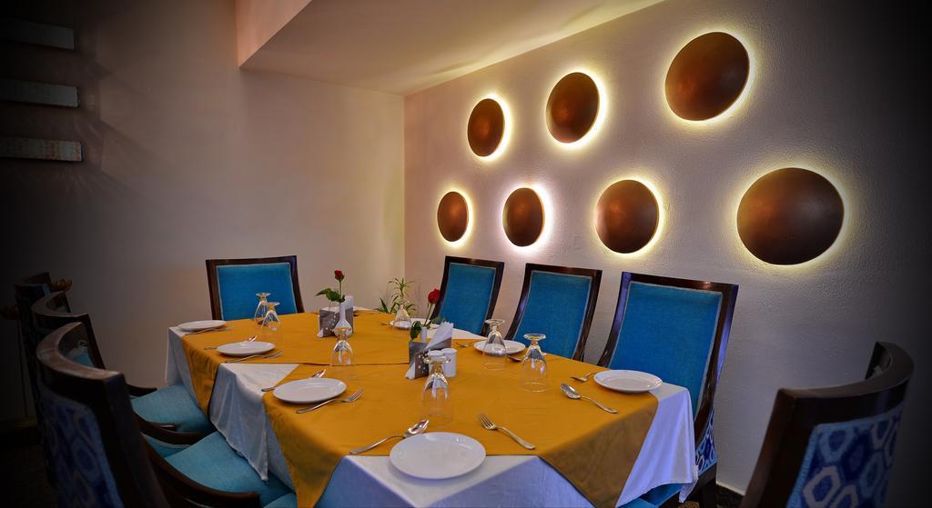 Hotel Seven Hills Tower Агра Экстерьер фото