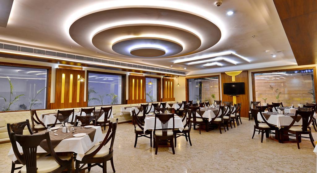 Hotel Seven Hills Tower Агра Экстерьер фото