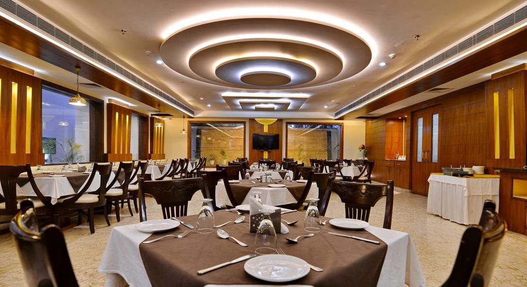 Hotel Seven Hills Tower Агра Экстерьер фото