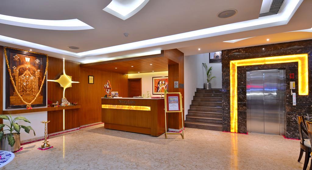 Hotel Seven Hills Tower Агра Экстерьер фото