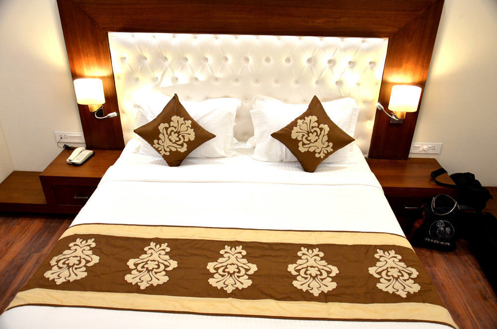 Hotel Seven Hills Tower Агра Экстерьер фото