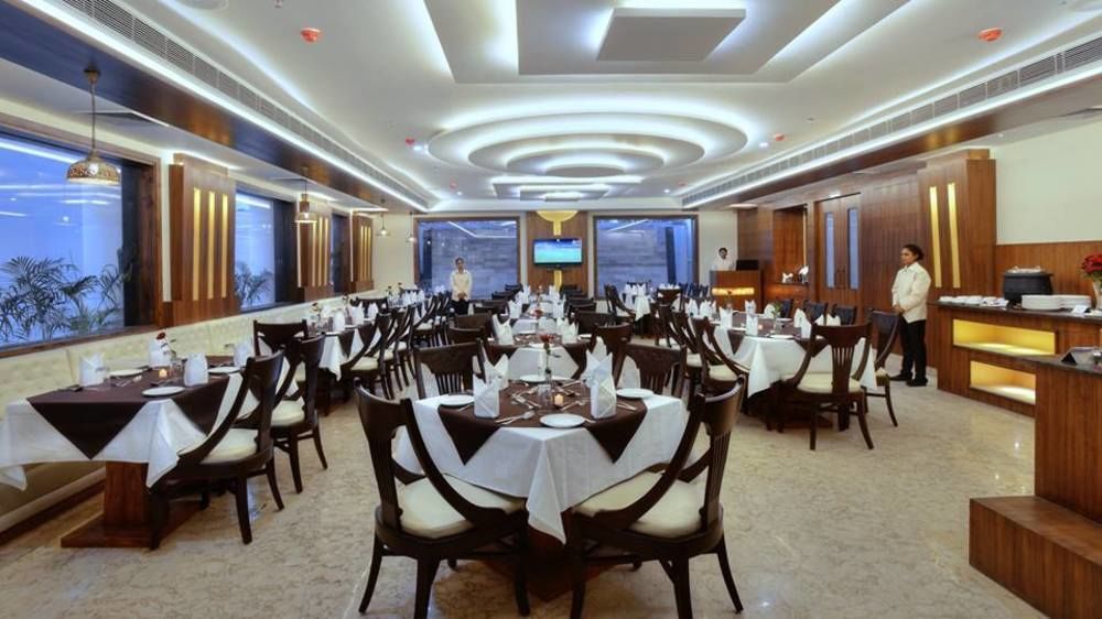 Hotel Seven Hills Tower Агра Экстерьер фото