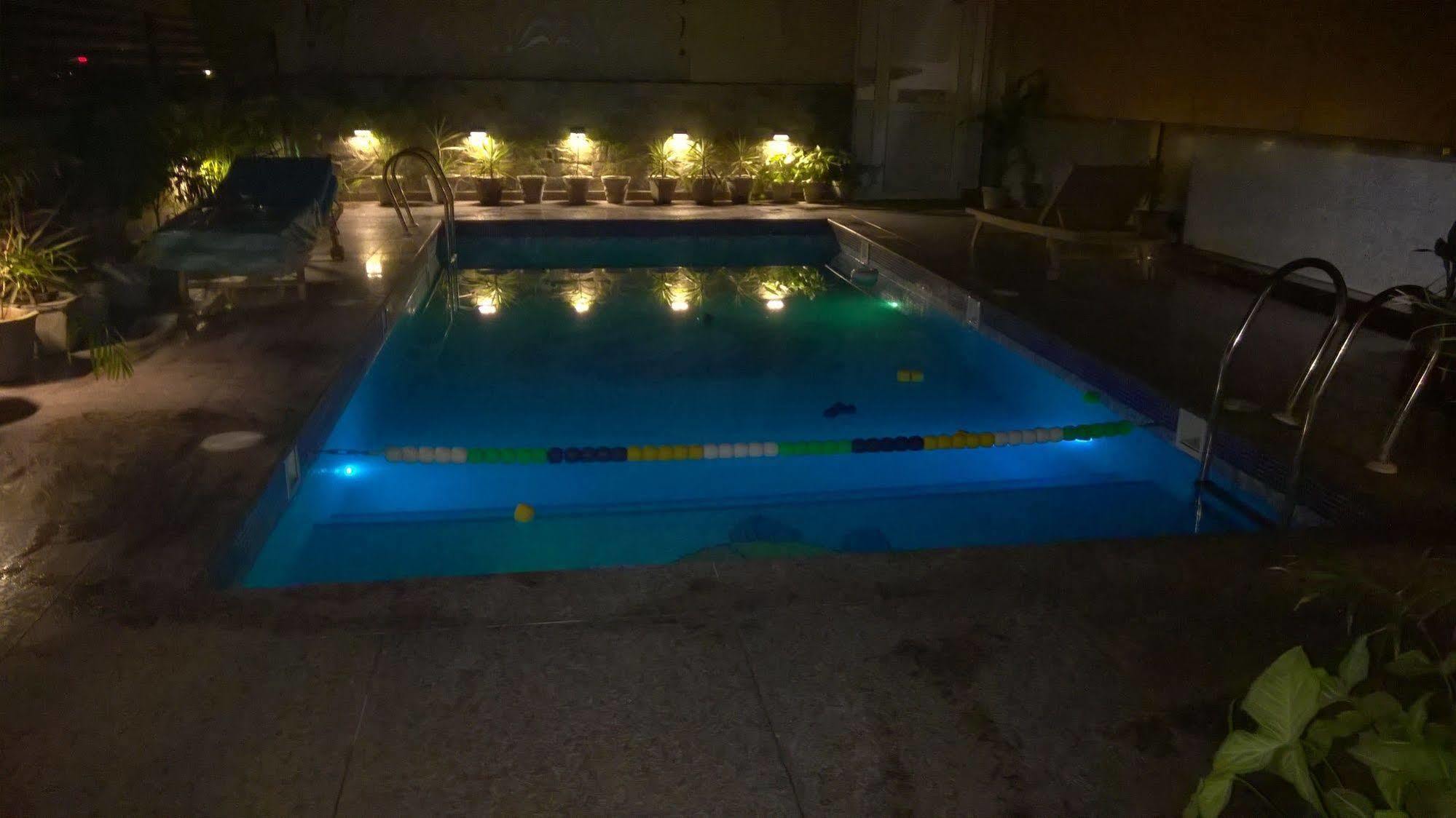 Hotel Seven Hills Tower Агра Экстерьер фото