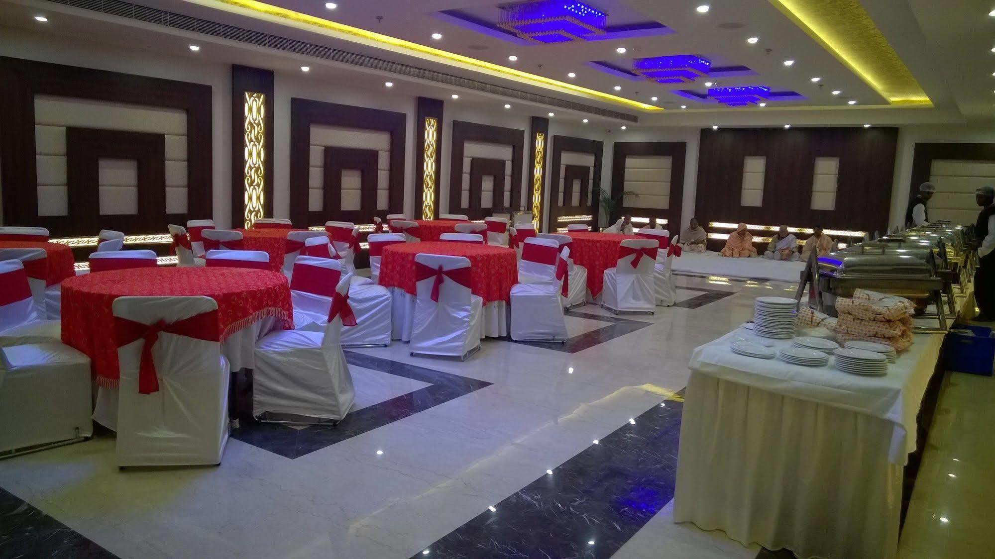 Hotel Seven Hills Tower Агра Экстерьер фото