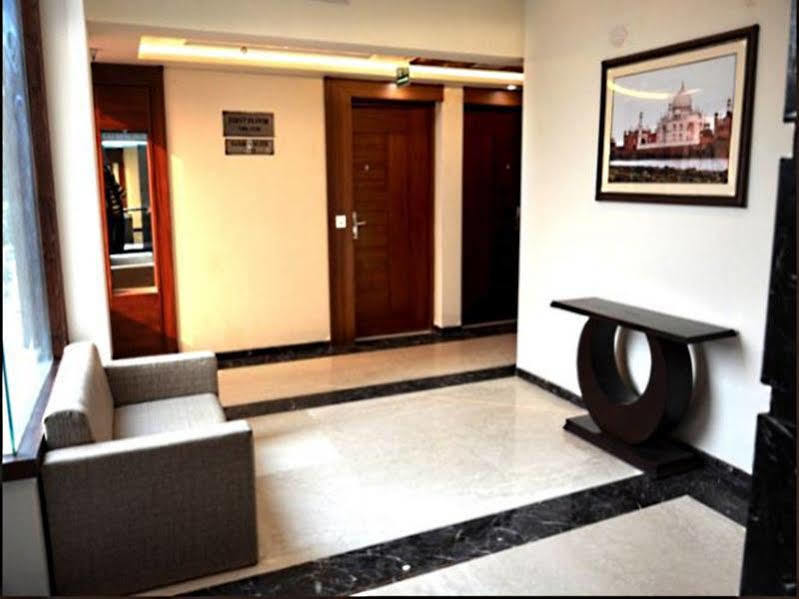 Hotel Seven Hills Tower Агра Экстерьер фото